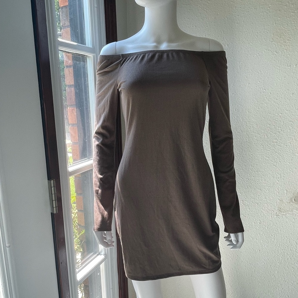 Tobi Off My Shoulder Bodycon Dress - Picture 2 of 9